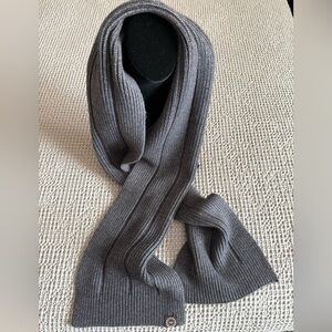 UGG Dark Gray Chunky Rib Knit Scarf Soft Warm Acrylic Blend Winter Accessory EUC